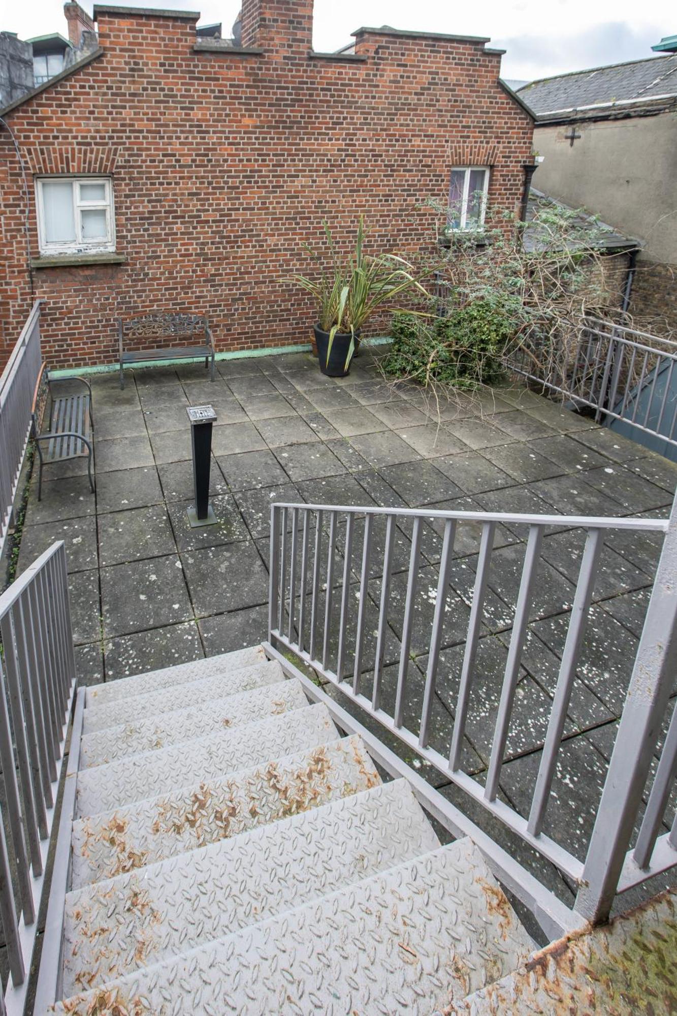 Temple Bar Essex Apartments Dublin Bagian luar foto